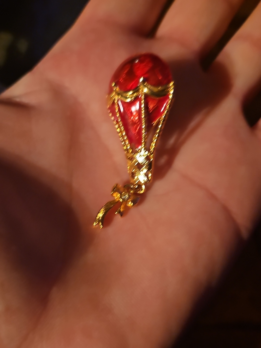 Vintage-Inspired Gold and Red Enamel Brooch Pin - Women Jewelry